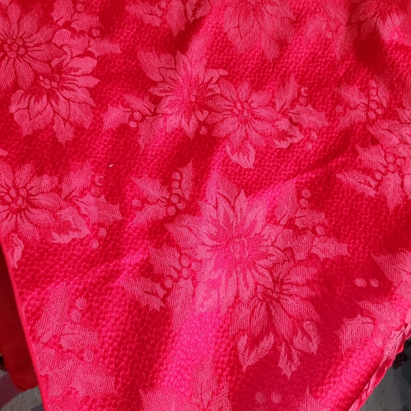 Poinsettia Rectangular Tablecloth & Napkins Approx 98" x 58" Red - Picture 7 of 8